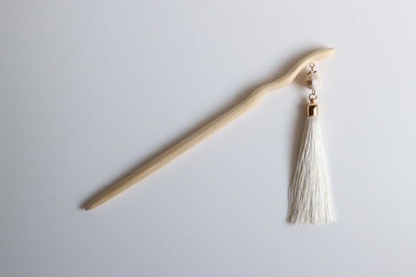 tassel hair stick＊white＊手彫りのかんざし＊ひのき＊モザイクシェル＊タッセル 2枚目の画像