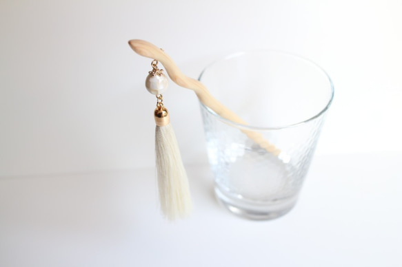 tassel hair stick＊white＊手彫りのかんざし＊ひのき＊モザイクシェル＊タッセル 6枚目の画像