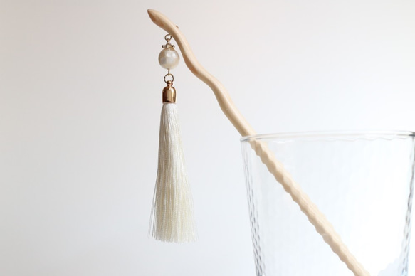 tassel hair stick＊white＊手彫りのかんざし＊ひのき＊モザイクシェル＊タッセル 7枚目の画像