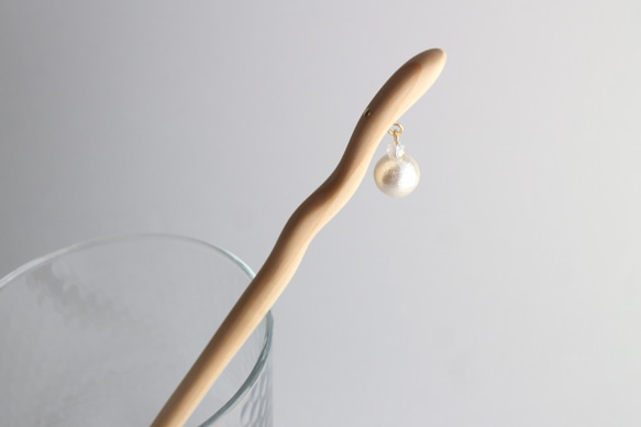 cotton pearl hair stick 01＊手彫りのかんざし＊ひのき＊コットンパール 5枚目の画像