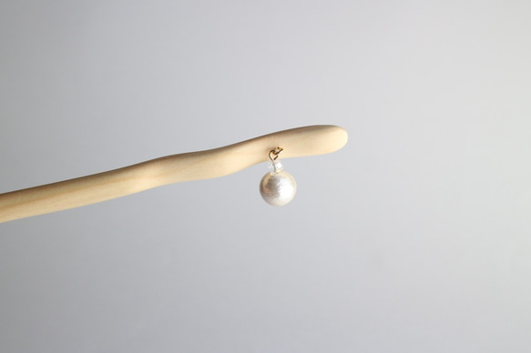 cotton pearl hair stick 01＊手彫りのかんざし＊ひのき＊コットンパール 4枚目の画像