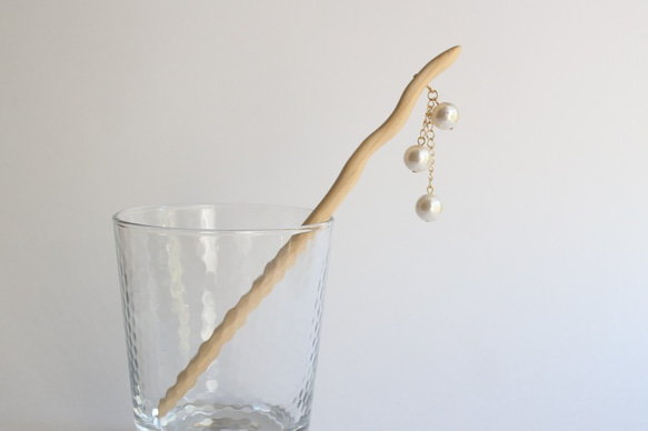 cotton pearl hair stick 03＊手彫りのかんざし＊ひのき＊コットンパール＊チェーン 1枚目の画像