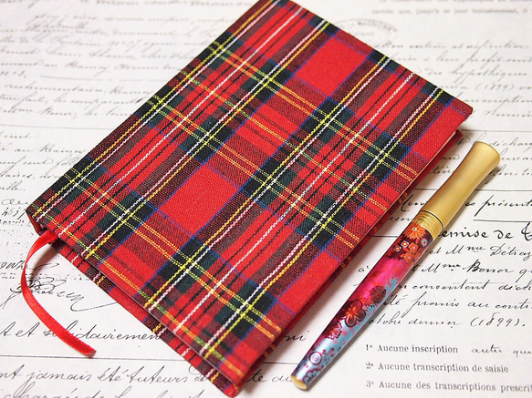 赤タータンチェック・ハンドメイドノートA6①（手製本ノート） ペン