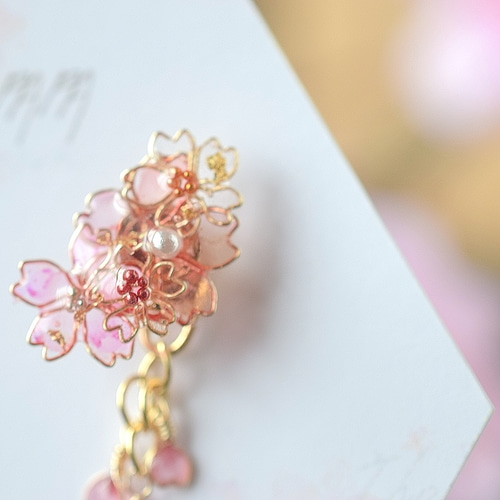 ピンクフラワーレジン×スパンコール♡花びら ピアス イヤリング 立体フラワーレジン ドライフラワー×ライトピンク イヤリング