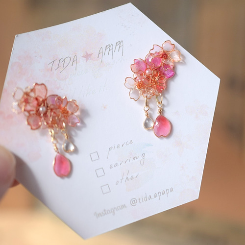 NO.092 ハンドメイド ピアス イヤリング レジン 花 小ぶり