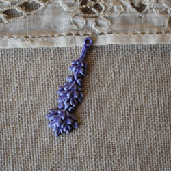 フランスヴィンテージ エナメルのチャーム 葉っぱ&どんぐり*薄紫 3枚目の画像