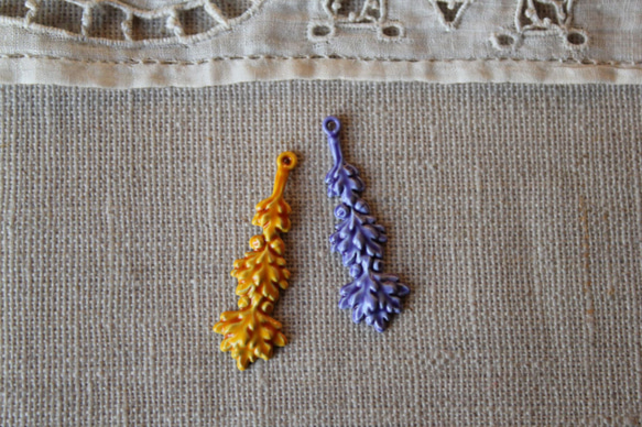 フランスヴィンテージ エナメルのチャーム 葉っぱ&どんぐり*薄紫 5枚目の画像
