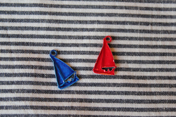フランスヴィンテージ エナメルのチャーム ヨット*赤&青*2個セット 5枚目の画像