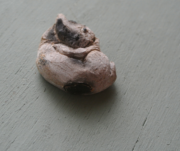 陶土のフレブルおねんねブローチ　パイド 2枚目の画像