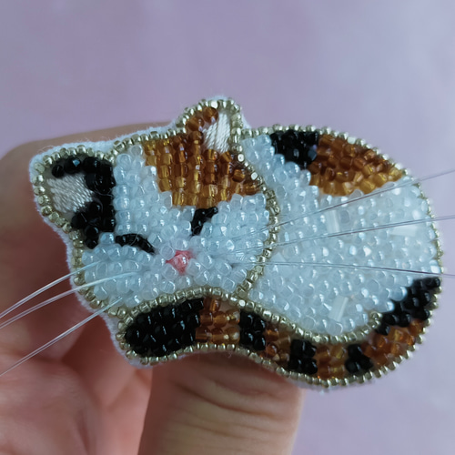 三毛猫 ビーズ刺繍ブローチ ブローチ kururu98 通販 12172912