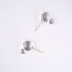 DUE - Lampwork glass stud earrings 3枚目の画像