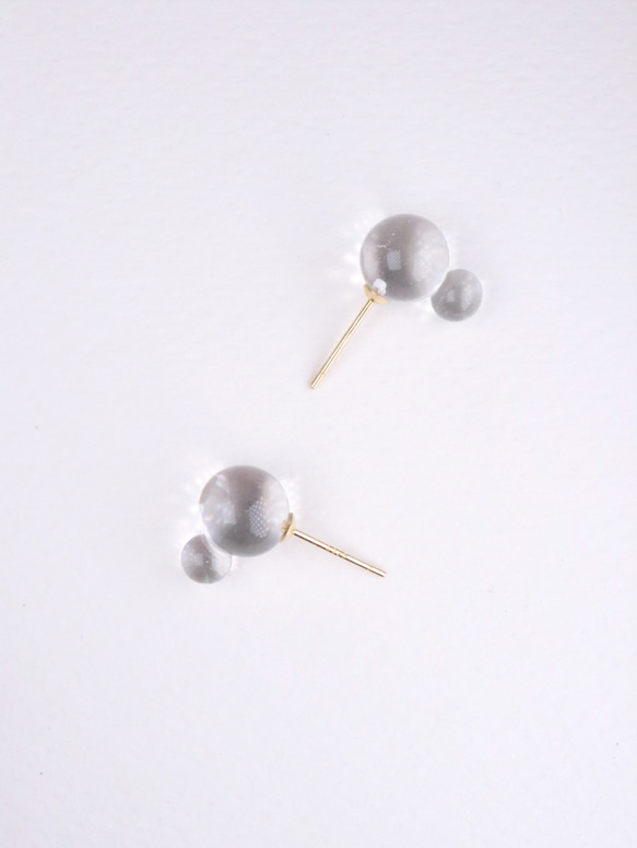 DUE - Lampwork glass stud earrings 3枚目の画像