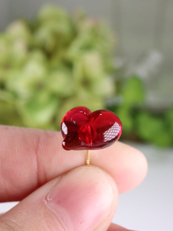 CUORE - 燈工心形紅寶玻璃耳環 Lampwork ruby glass heart stud earrings 第1張的照片