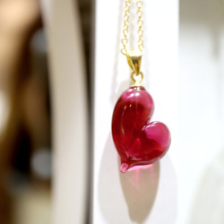 CUORE - 燈工心形紅寶玻璃項鍊 Lampwork ruby glass heart stud necklace 第1張的照片