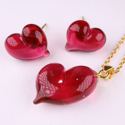 CUORE - 燈工心形紅寶玻璃項鍊 Lampwork ruby glass heart stud necklace 第2張的照片