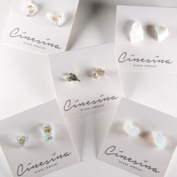 STAR STONE - BLUE 水晶玻璃耳環 Raw crystal glass stud earrings 第2張的照片