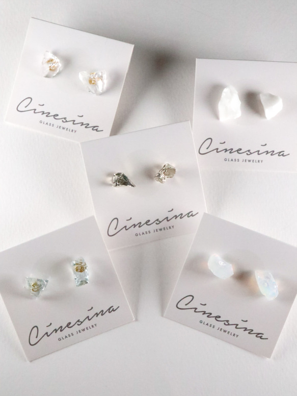 STAR STONE - BLUE 水晶玻璃耳環 Raw crystal glass stud earrings 第2張的照片