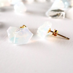 STAR STONE - OPAL 水晶玻璃耳環 Raw crystal glass stud earrings 第1張的照片