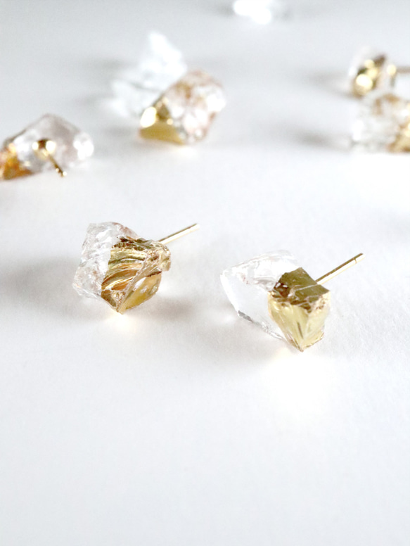 STAR STONE - CLEAN+GOLD 水晶玻璃耳環 Raw glass stud earrings 第1張的照片