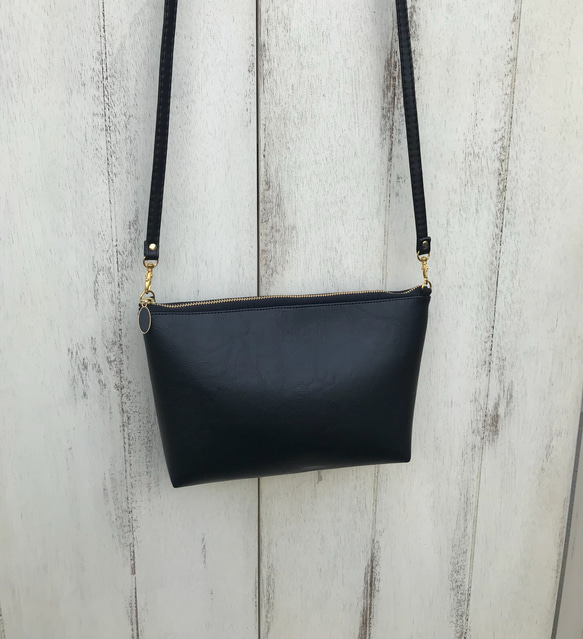 ブラック》大人可愛い シンプルレザーショルダーバッグ ポシェット