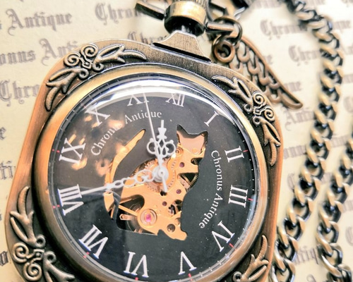 完売御礼】No.147.手巻き式懐中時計（金古美スクエア・黒猫