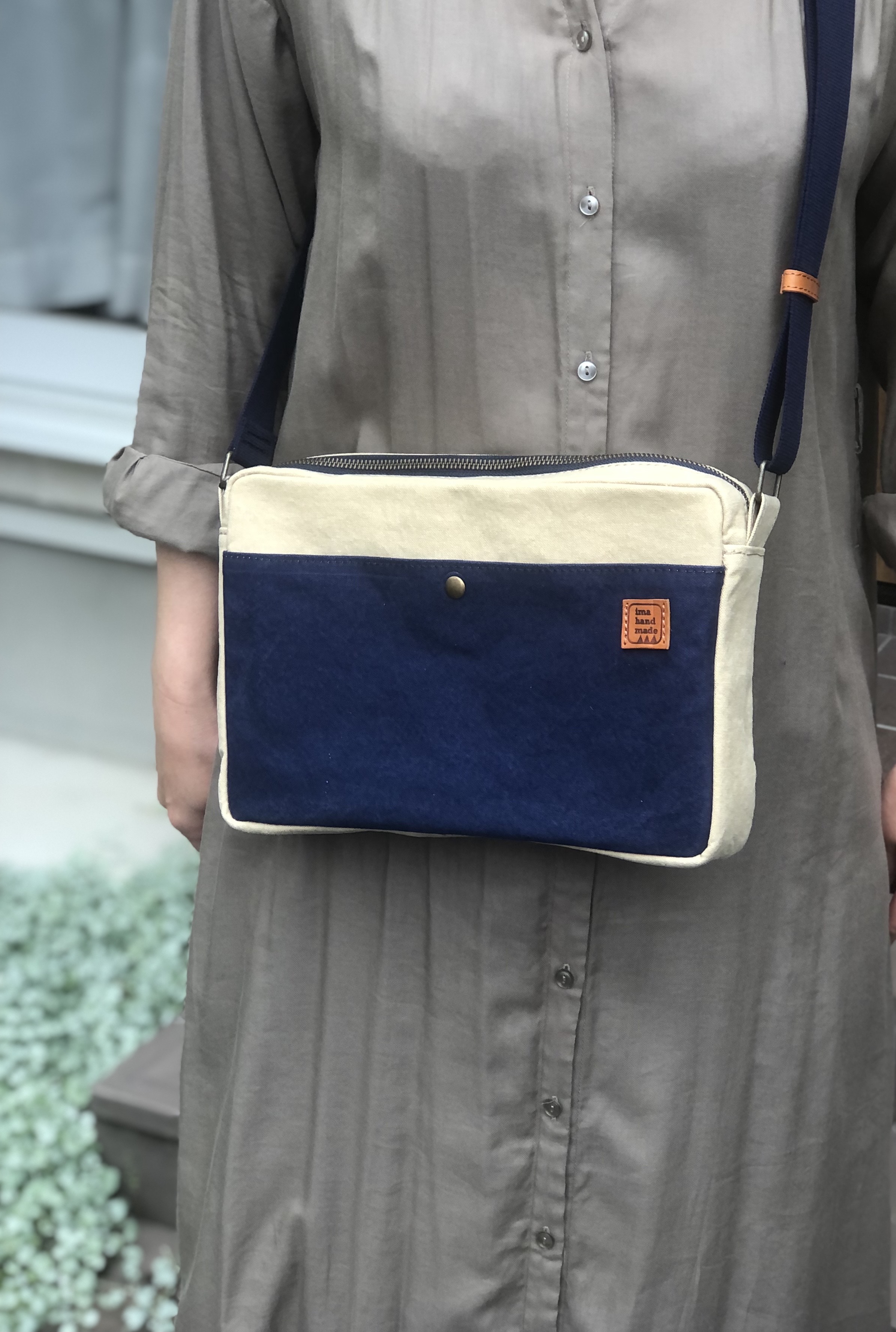 帆布ショルダーバッグ クリーム✖️紺 ショルダーバッグ IMA 通販|Creema(クリーマ) ディッキーズ ショルダーバック 紺色