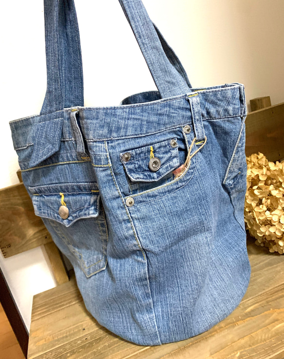 デニムリメイク　大きい丸底トートバッグ リメイクデニム バケツ型トートバッグ 丸底 麻ひも 1点物
