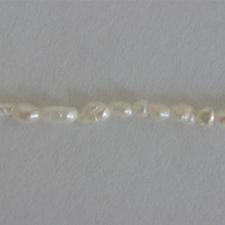 淡水パール　ライス(細長い型) ホワイト 2×3-4mm C級品  商品番号3102C 1枚目の画像