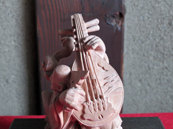 木彫りの琵琶法師(手のひらサイズ) 3枚目の画像