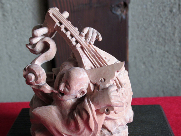 木彫りの琵琶法師(手のひらサイズ) 4枚目の画像