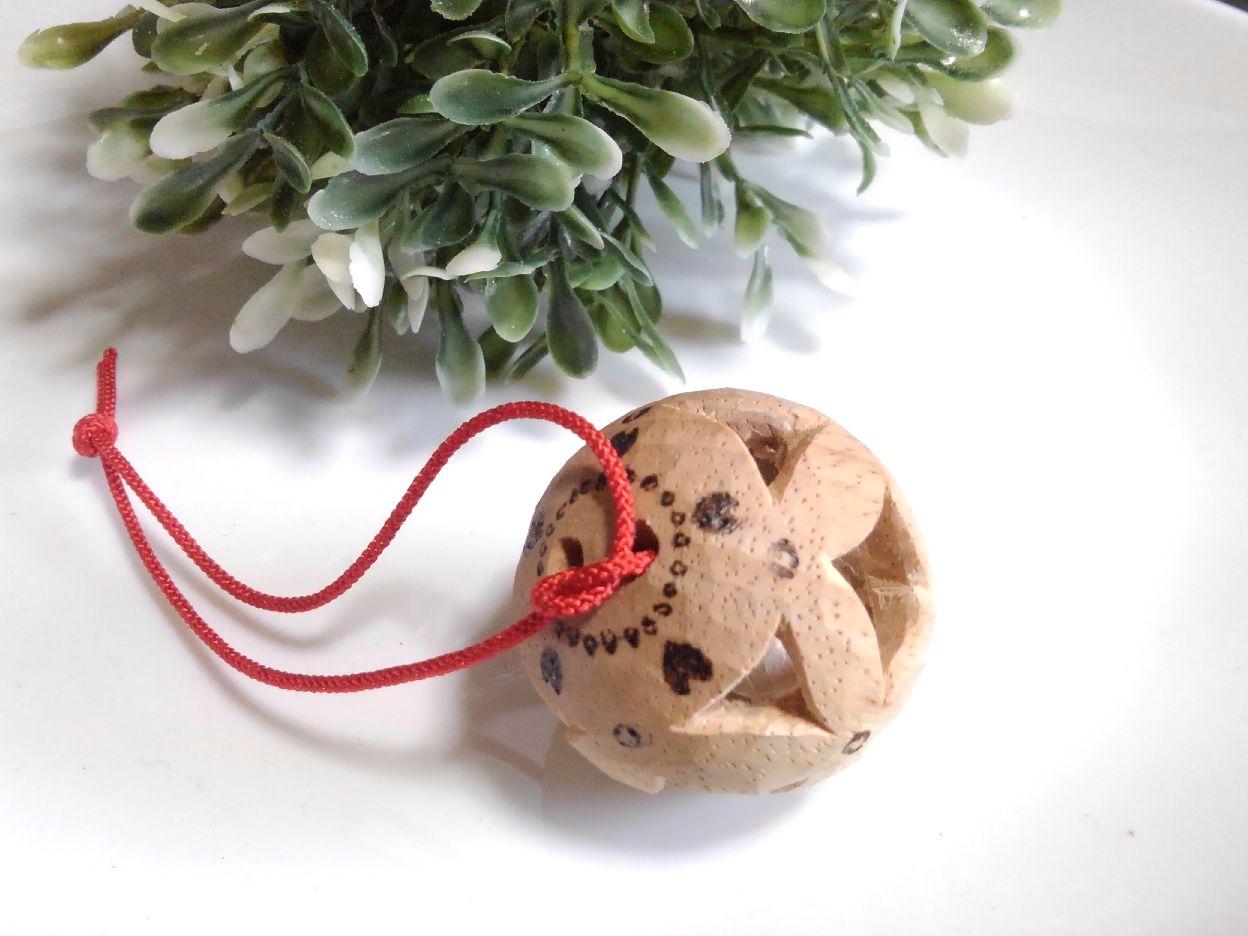 コロコロ音が鳴る、木彫りの『毬』ストラップ 携帯ストラップ 木彫りの