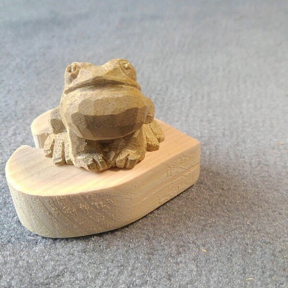 旧家より 木彫り彫刻 カエルとカタツムリ 雨を連想させる作品 箱