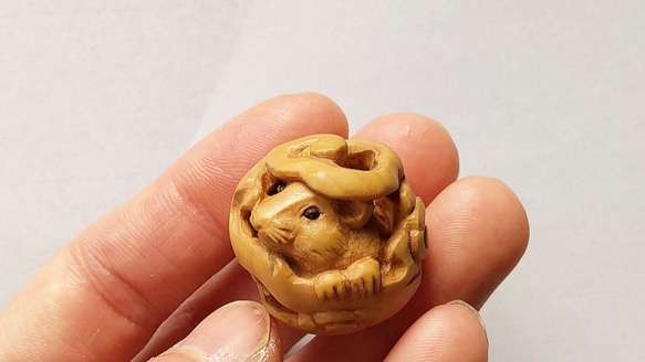 木彫・根付『雲鼠』 彫刻 木彫りのいの 通販 8298786｜Creema(クリーマ