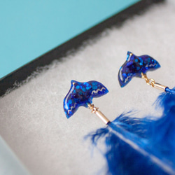 冬鳥の耳飾り[blue] ピアスorイヤリング 3枚目の画像