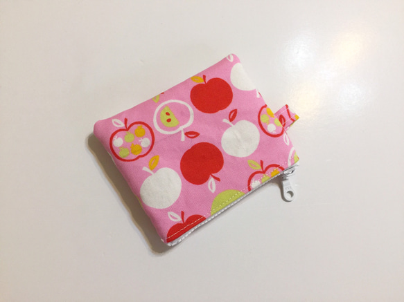 星夢 - 蘋果Apple(粉紅色/白色）扁拉鍊零錢包 、卡包 、收納包 第4張的照片