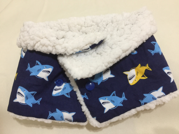 星森 - 短版圍巾 鯊魚（深藍） 第5張的照片