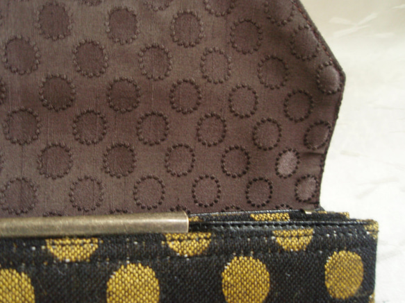 イタリアドットの長財布（黒地に黄ドット） 4枚目の画像