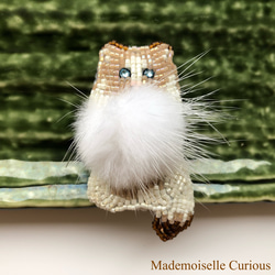 ビーズ刺繍ブローチ / 猫 (茶色ラグドール) 1枚目の画像