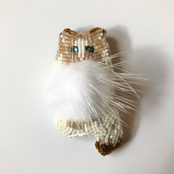 ビーズ刺繍ブローチ / 猫 (茶色ラグドール) 2枚目の画像