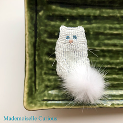 ビーズ刺繍ブローチ / 猫 (白ラグドール) 1枚目の画像