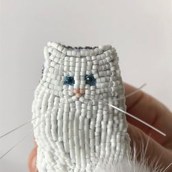 ビーズ刺繍ブローチ / 猫 (白ラグドール) 4枚目の画像