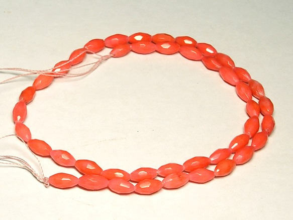 珊瑚(染色) 連販売 ピンク オーバルカット 約9×5mm 3000687 2枚目の画像
