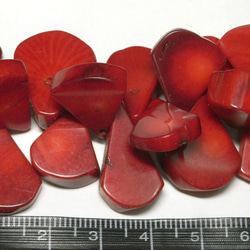珊瑚（染色） 真紅 しずく 約20×15mm 連販売 約粒100個 3001285 3枚目の画像