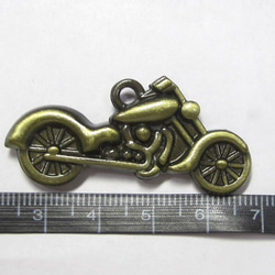 チャーム オートバイ 約46×22mm 真鍮古美【5個】6001596 3枚目の画像