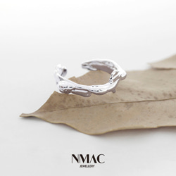 手工製作-NMACJEWELRY-自然紋理個性化中性開口款可調校鬆緊設計戒指-925 Sterling Silver 第4張的照片