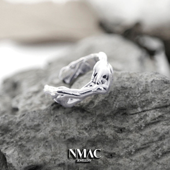 手工製作-NMACJEWELRY-自然紋理個性化中性開口款可調校鬆緊設計戒指-925 Sterling Silver 第2張的照片