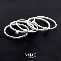 手工製作-NMACJEWELRY-極簡主義小巧多紋理的層疊戒指，纖細的尾戒-SOLID Sterling Silver 第1張的照片