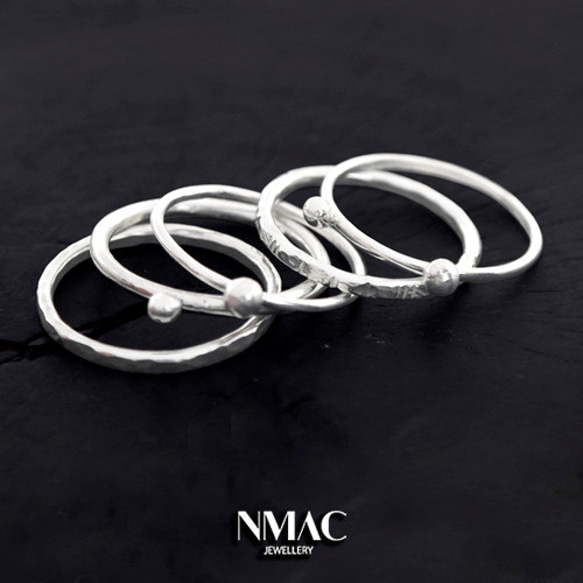 手工製作-NMACJEWELRY-極簡主義小巧多紋理的層疊戒指，纖細的尾戒-SOLID Sterling Silver 第1張的照片