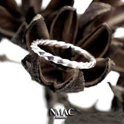 手工製作-NMACJEWELRY-極簡主義小巧多紋理的層疊戒指，纖細的尾戒-SOLID Sterling Silver 第1張的照片