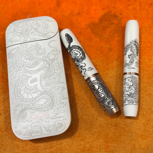 世界ここしかない、お客様のiQOSアイコスに風水細密彫刻手彫り、日本